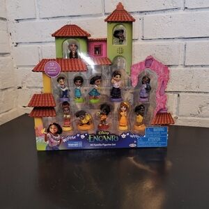 Disney Encanto "Mi Familia" 12-Piece Madrigal Family Figurine Set